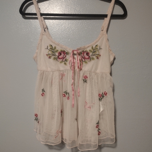 Kimchi Blue Urban Outfitters Camisole Embroidered Top - Picture 10 of 13